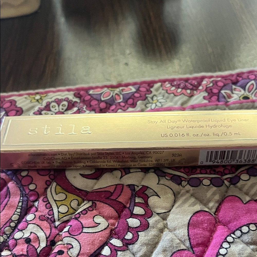 Stila Waterproof Liquid Eyeliner in Gold Packaging